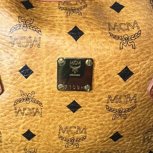 MCM Heritage Collection Tote Bag w/COA - EUC - Picture 8 of 16